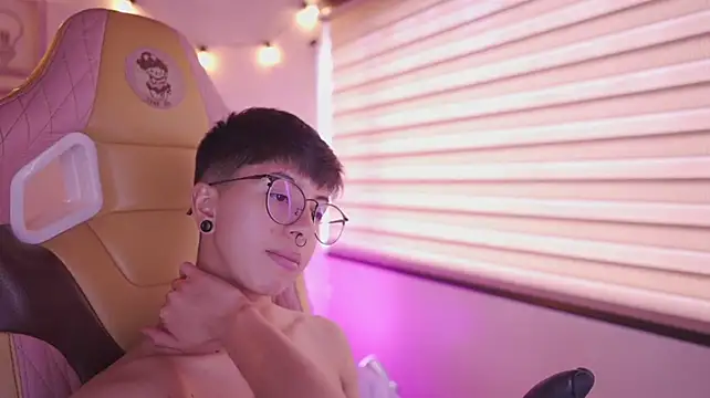 tommy_blue XXX чат на живо