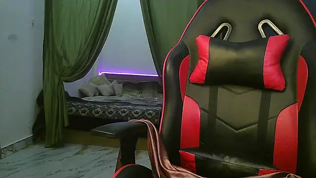Онлайн чат XXX sexysia77