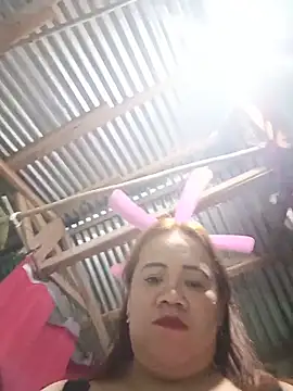 rowena_123 élő XXX-chatje