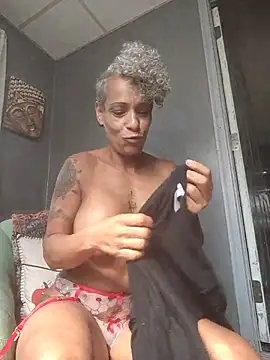 CeceilaMoon Chat XXX in diretta