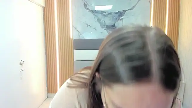 Živý XXX chat LEYNABRAUN