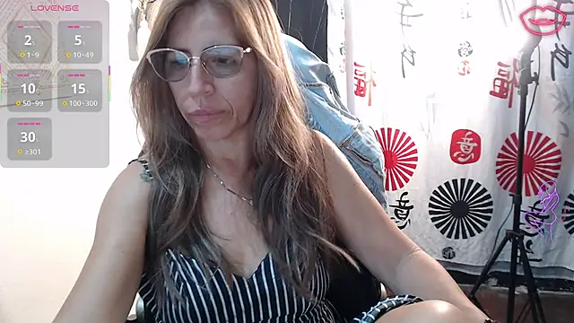Chat +18 de Chayla_Ruiz ao vivo