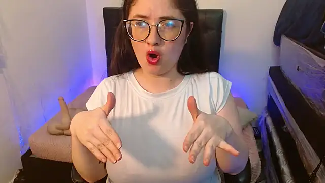 KrystalAdams 即時 XXX 聊天