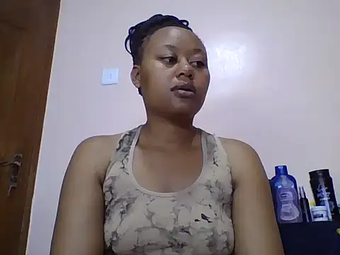Chat +18 de IvoryMuseElara ao vivo