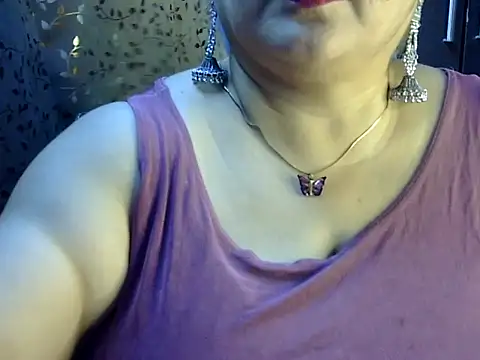 Chat +18 de Soniya_Sha ao vivo