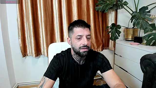 TommyDum Chat XXX live