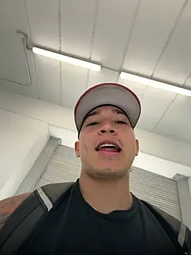 Horny_nick19 现场XXX聊天