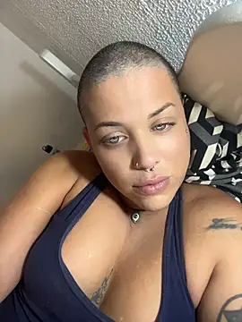 Show modela alicetgirlbr na web-kameri