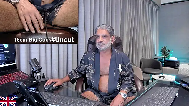 OnlineBossUK live XXX chat