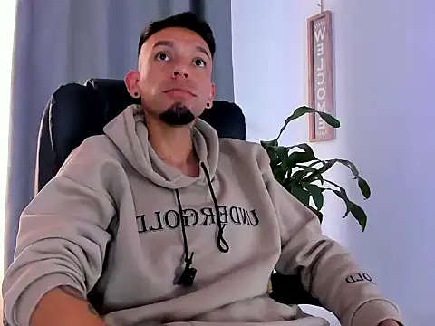 Steban_silv Chat XXX in diretta