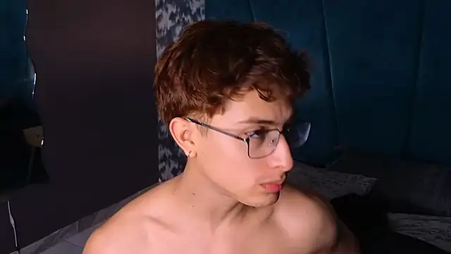 Czat XXX na żywo – Aaron_Eze
