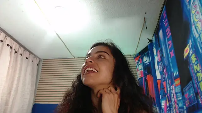 rosse_2504 Adlı Modelin Canlı XXX Sohbeti