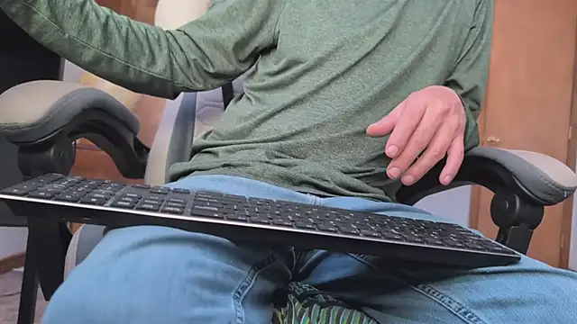 Opondestre00420 élő XXX-chatje