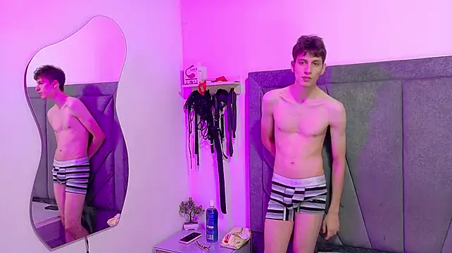 ThreeForFun_OS Live XXX-Chat