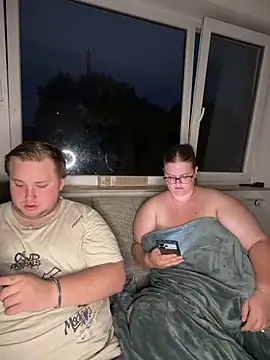 Živý XXX chat CurvyPaar2