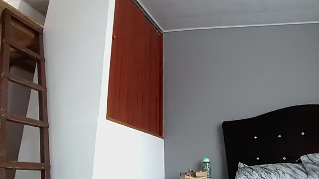 Emilia_1995's Live XXX Chat