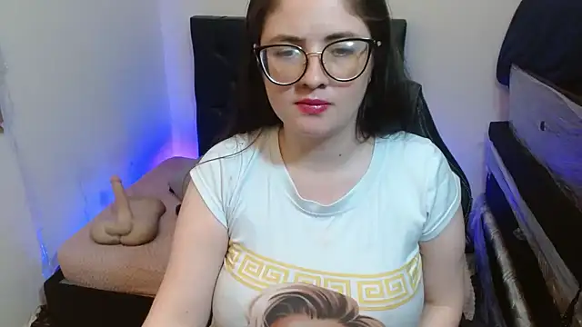 KrystalAdams Adlı Modelin Canlı XXX Sohbeti