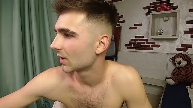 KyloEast Live XXX Chat