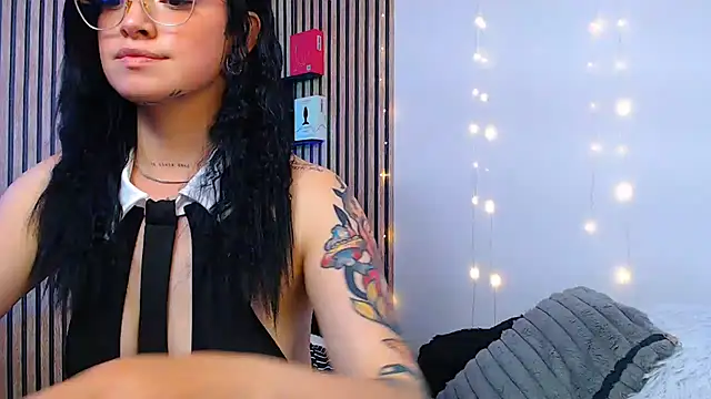 Isa_Maiden1's Live XXX Chat