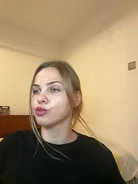 VicksyWoods live XXX chat
