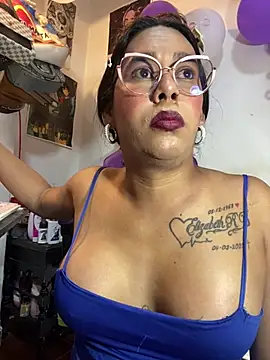 GoddessAlix Adlı Modelin Canlı XXX Sohbeti