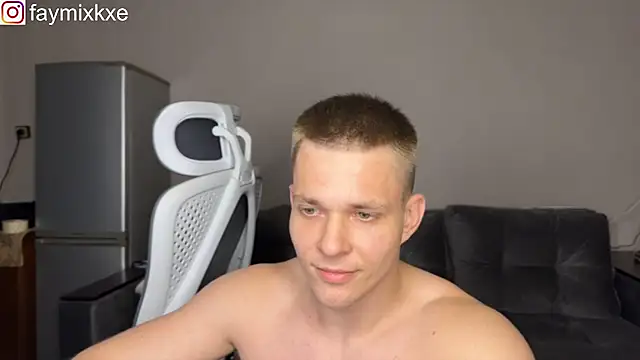 XXX chat uživo modela Nikclak