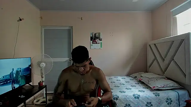 Toptony22's Live XXX Chat