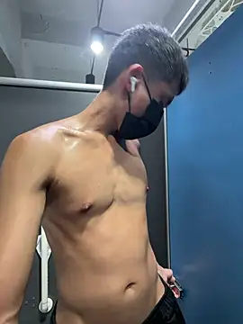 Benson18yのライブXXXチャット