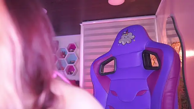 Rebecah_1 élő XXX-chatje