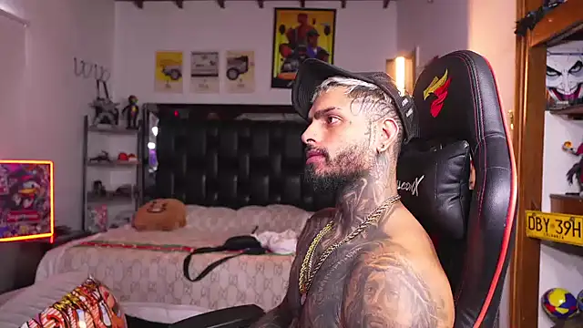 logan_hugh8n Live XXX chat