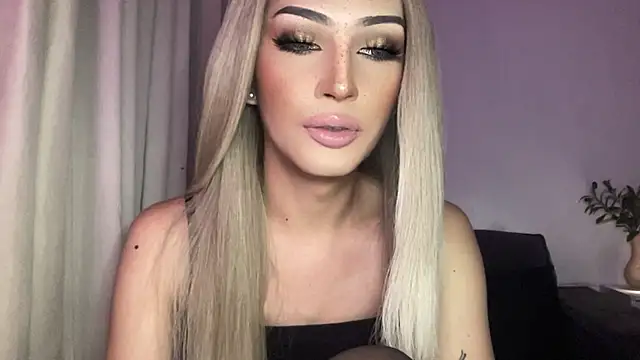 Show modela Alicegreenexx na web-kameri