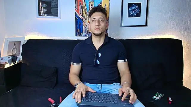 SR_EMILIOCUM Adlı Modelin Canlı XXX Sohbeti