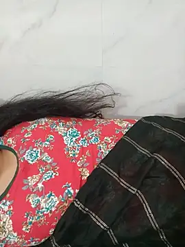 Hot_Riya_999's Live XXX Chat