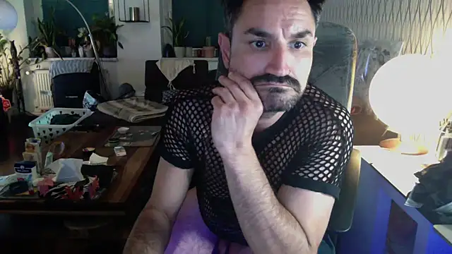 tomz0819 Chat XXX in diretta