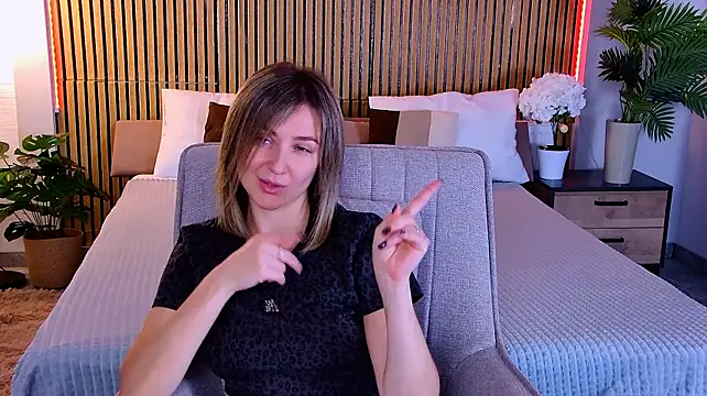 Онлайн чат XXX EmeraldGlow