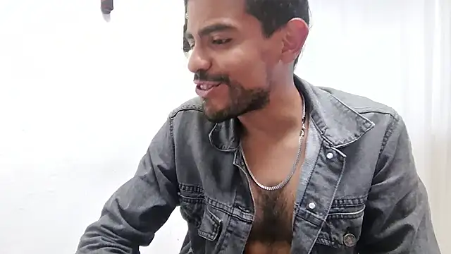 XXX chat uživo modela JBond007BBC