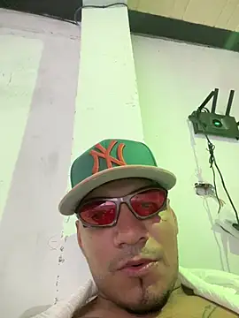 suazaniga Show in webcam