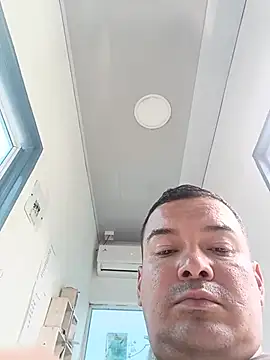 צ'אט XXX בשידור חי של Romeo_sex15