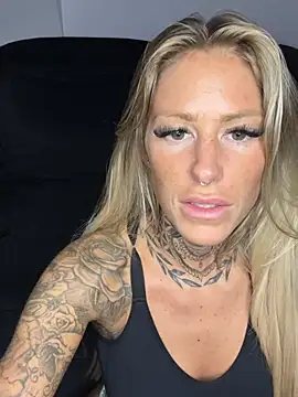 XXX chat uživo modela SpicyMelinaa