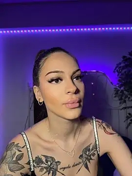 دردشة DollyRuby الجنسية المباشرة