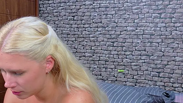 CuteBlondeMe Live XXX-chat