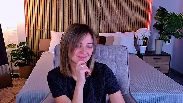 EmeraldGlow live XXX chat