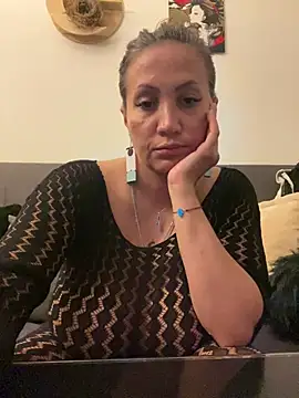 Alicedomi8 Chat XXX live