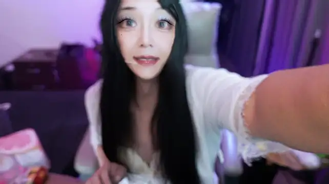 SaraSilky's Live XXX Chat