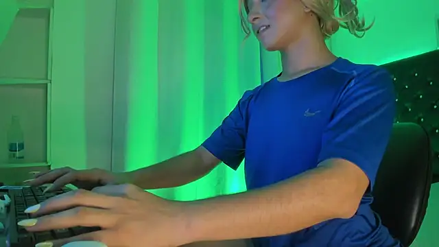 BellaRoge Webcam show