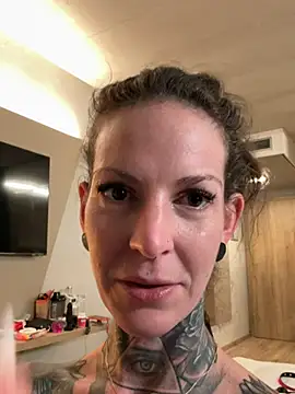 Chat XXX ao vivo de BrownieyQueen
