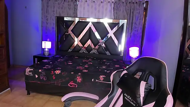 Linda4Petite Live XXX Chat