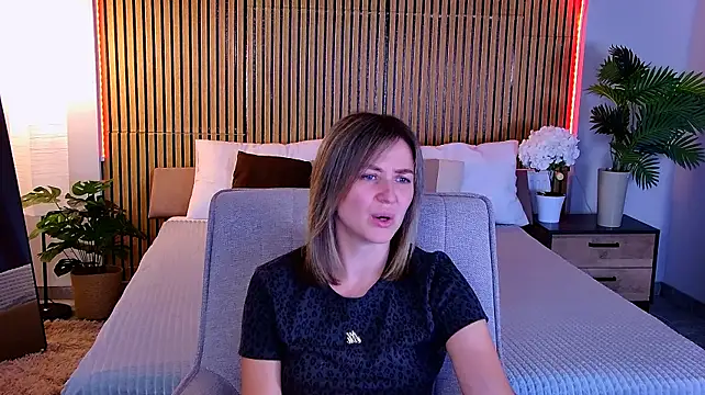 EmeraldGlow Chat XXX in diretta