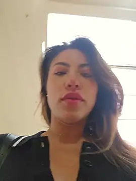 Pertunjukan Kamera Web Karen_San_Miguel