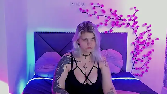 JoannLowe Adlı Modelin Canlı XXX Sohbeti